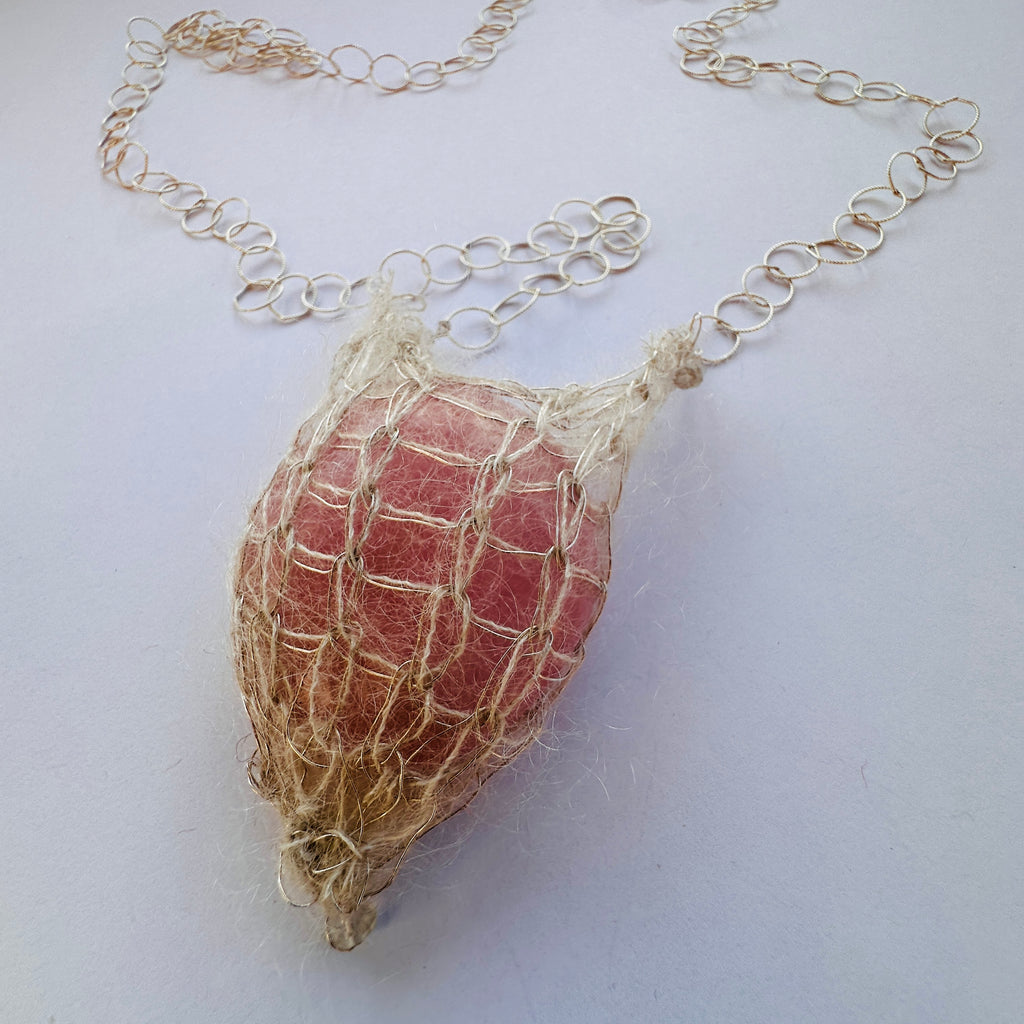 Collar nido rosa