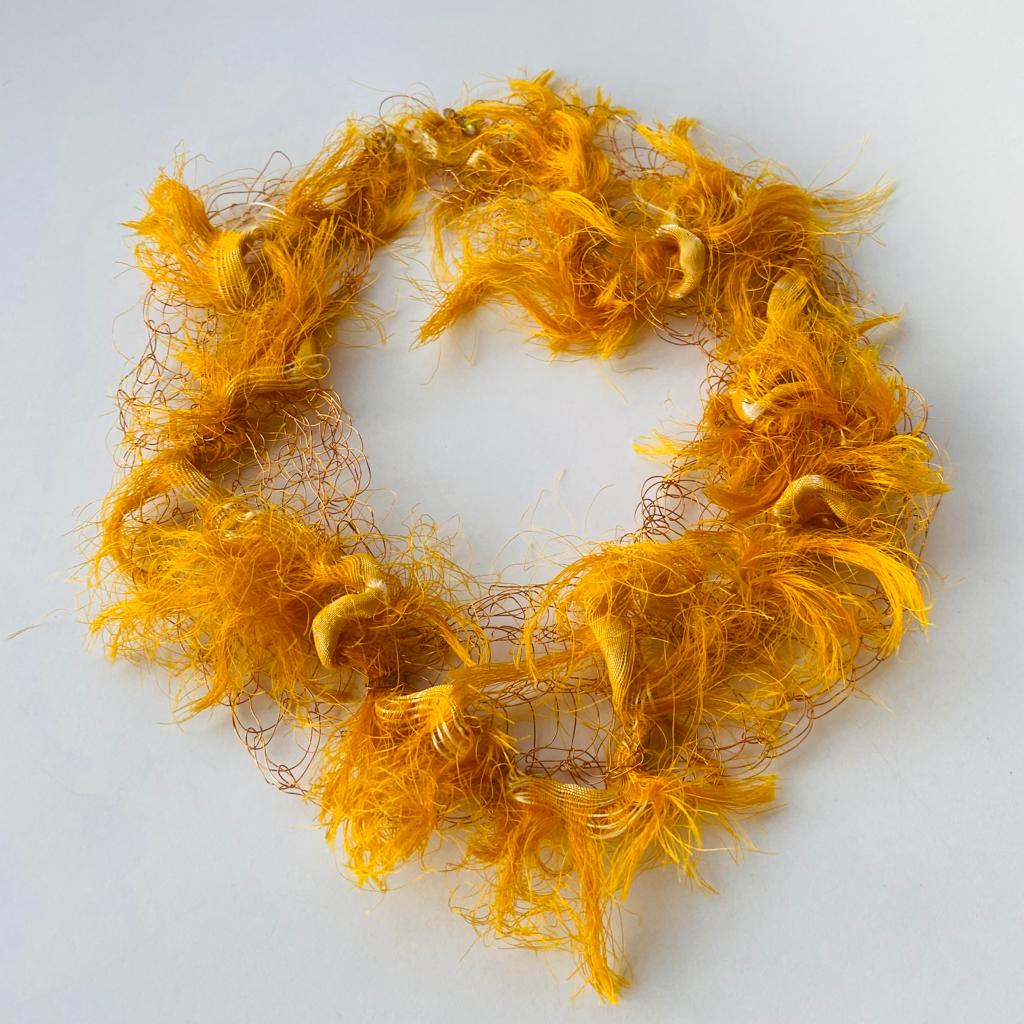 CHOKER PLUMAS