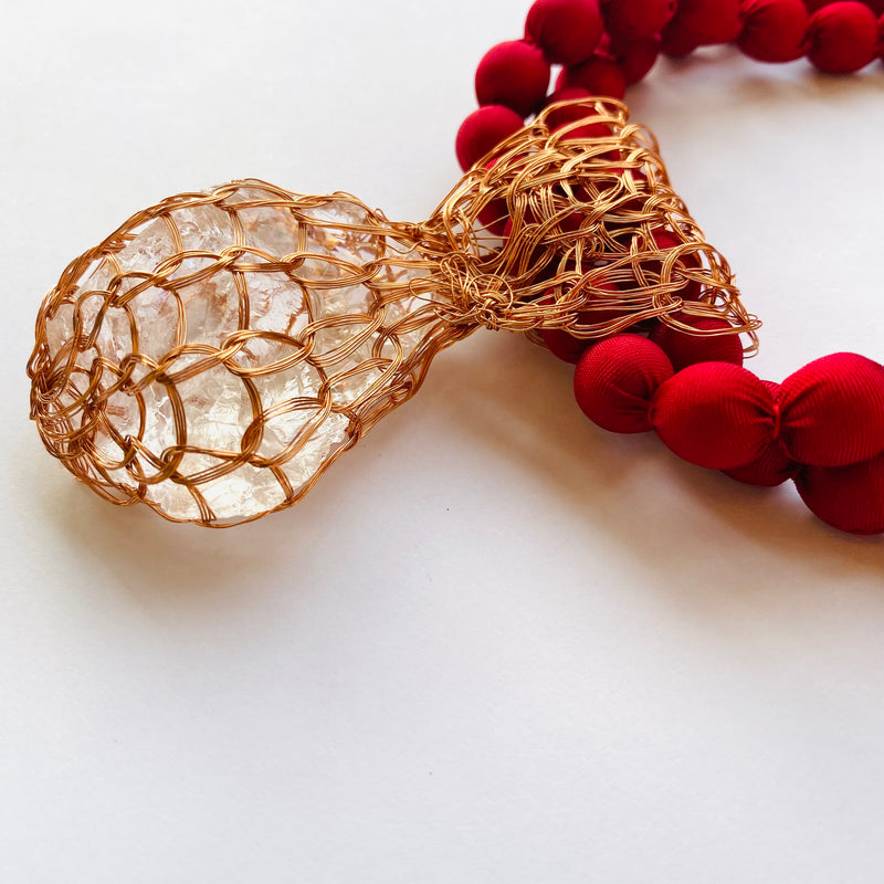 COLLAR TALISMÁN RAYO ROJO