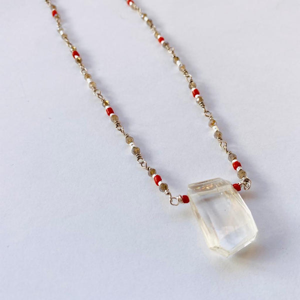 GARGANTILLA KUNZITA / CORAL