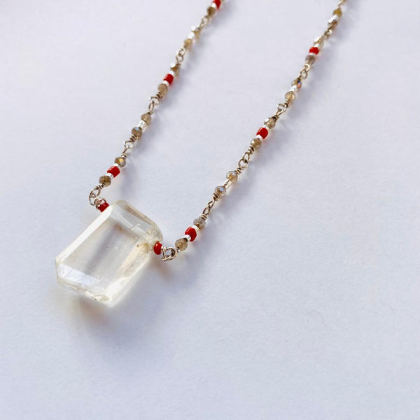 GARGANTILLA KUNZITA / CORAL