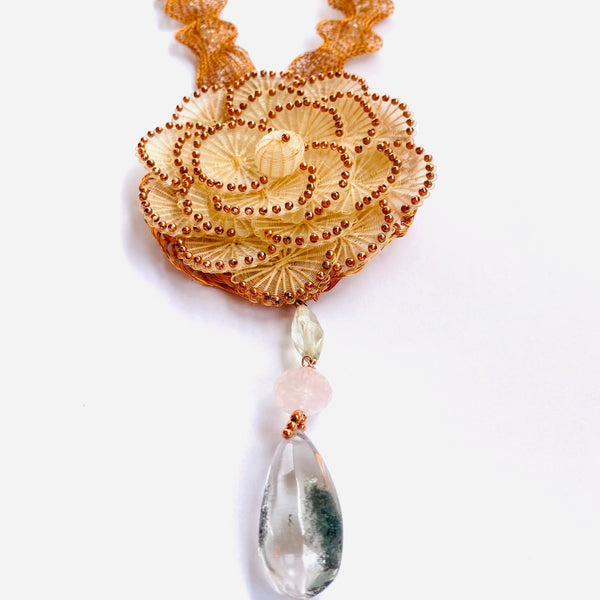 COLLAR CAMELIA BLANCA