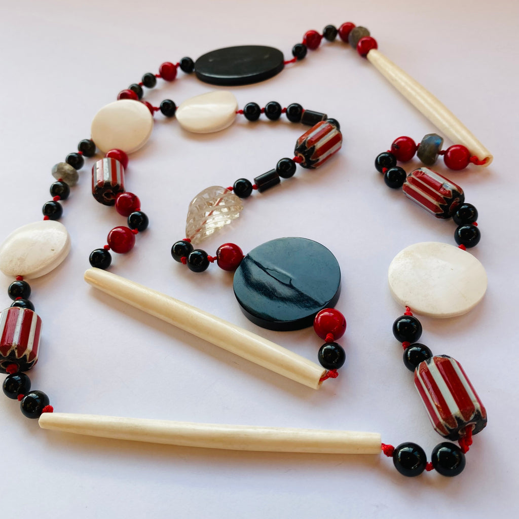 COLLAR FOLK RED AND BLACK