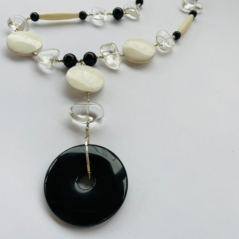 COLLAR FOLK BLACK AND WHITE