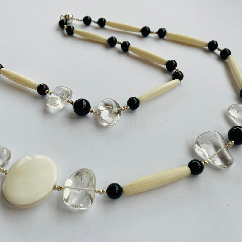 COLLAR FOLK BLACK AND WHITE